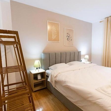 Light-2 Lovely Apartment In ติรานา ภายนอก รูปภาพ