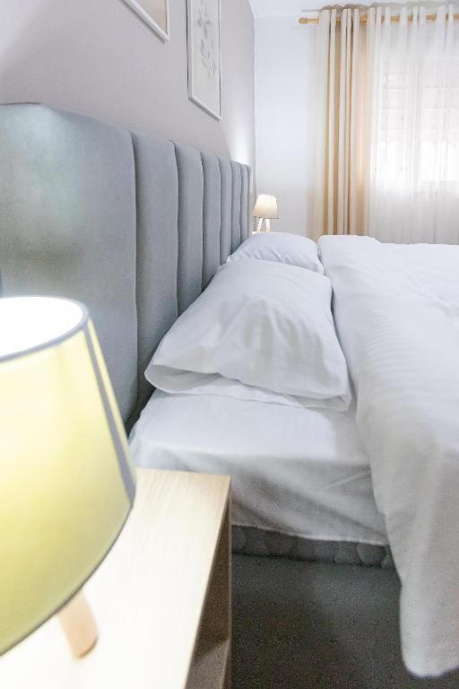 Light-2 Lovely Apartment In ติรานา ภายนอก รูปภาพ