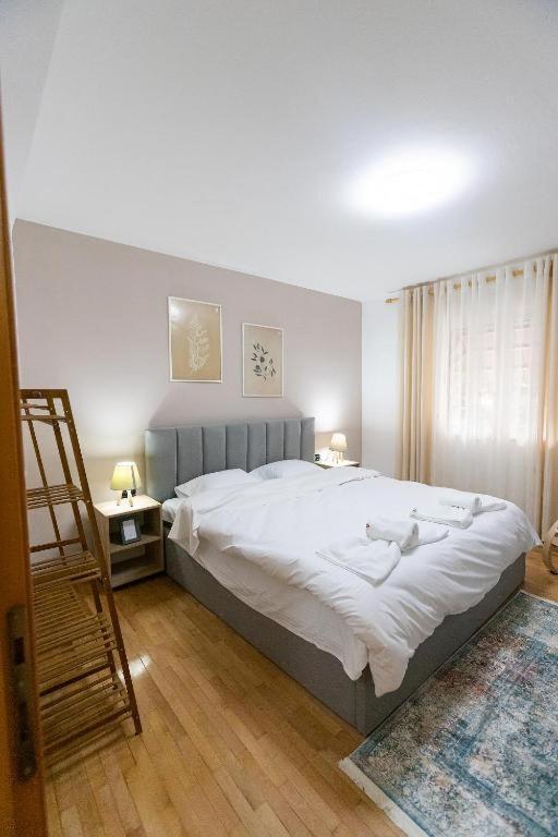Light-2 Lovely Apartment In ติรานา ภายนอก รูปภาพ