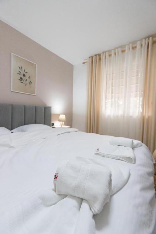 Light-2 Lovely Apartment In ติรานา ภายนอก รูปภาพ